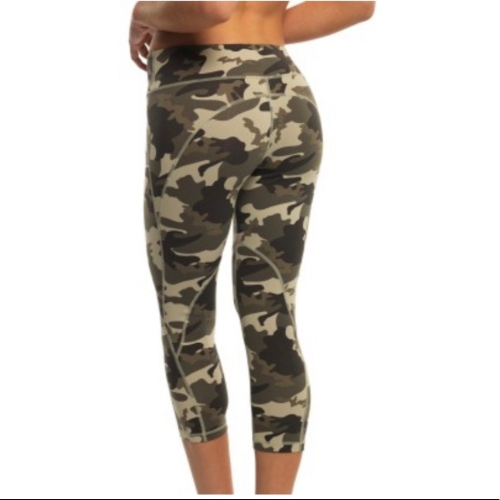 Blockout Sport Camo Capri leggings